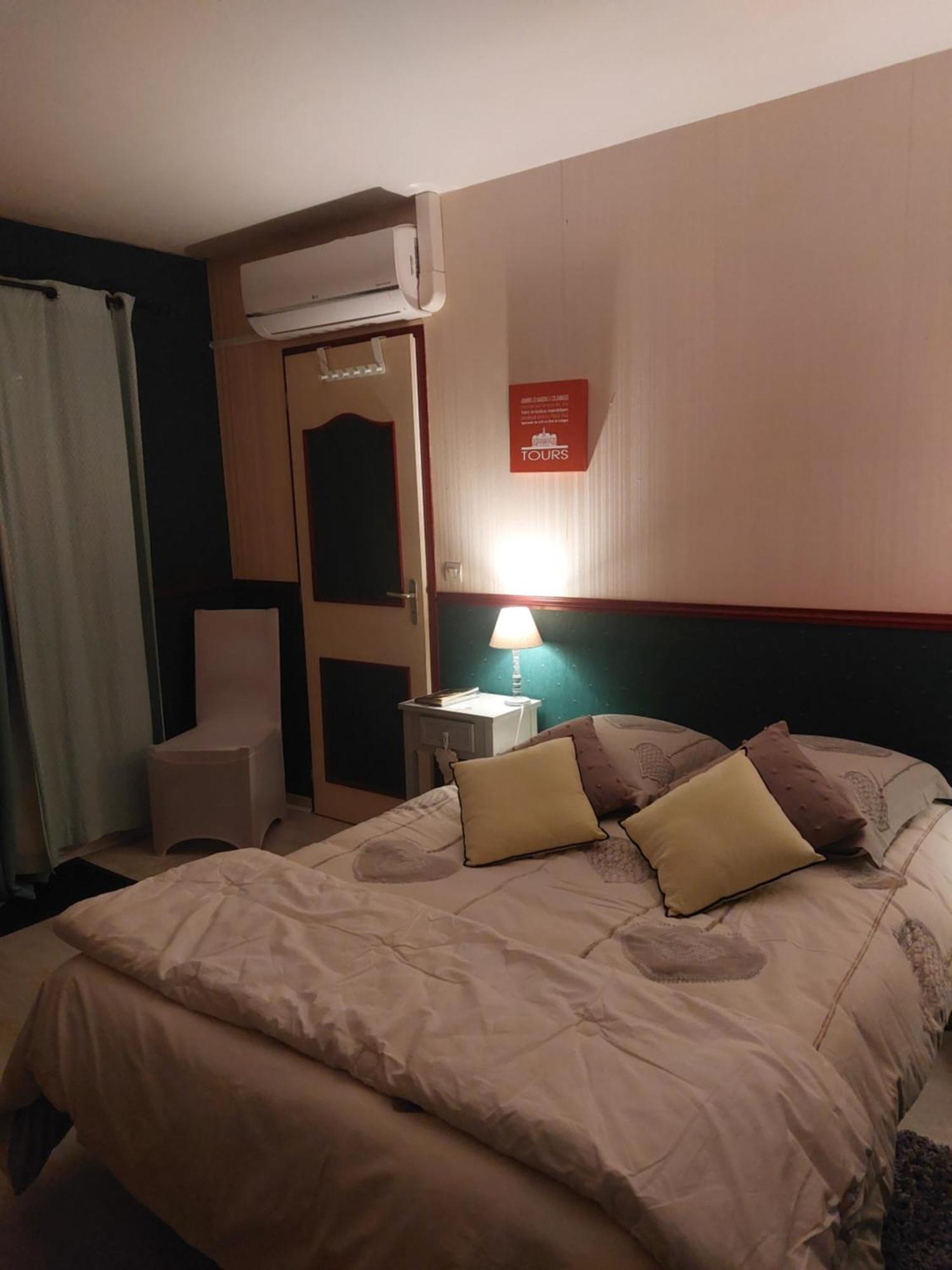 Landreau Apartment La Riche Bagian luar foto